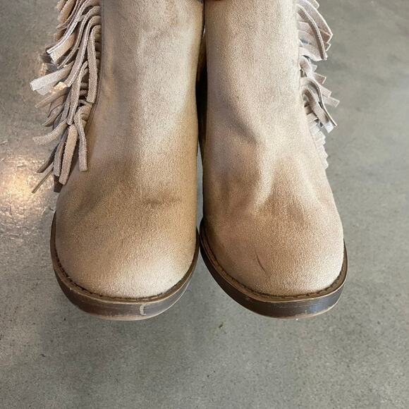 Mossimo Suede leather fringe taupe ankle boots low heel womens size 7.5 - Picture 9 of 11